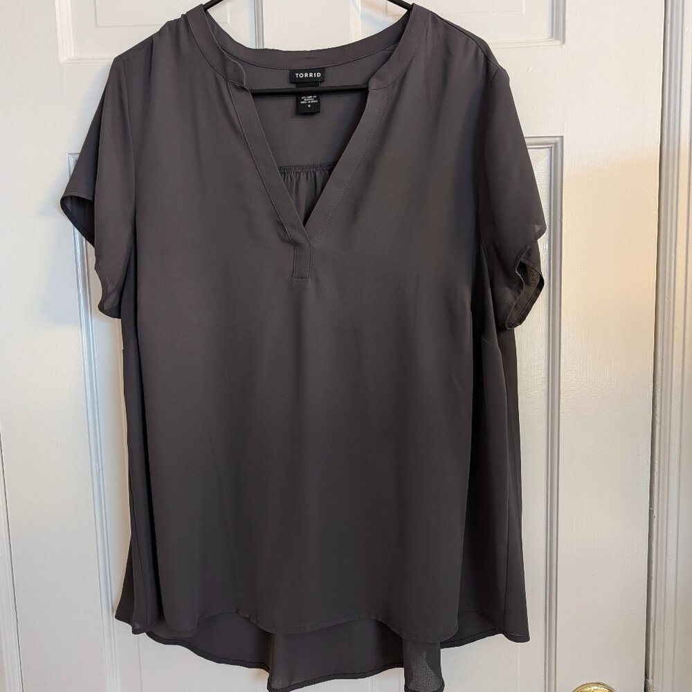 Torrid Gray Flutter Sleeve Split-Neck Blouse – Size 0